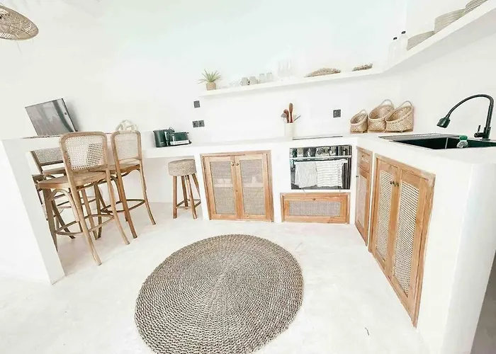 Renovated 2bd Oasis With Pool - Casaera In Main Hub *