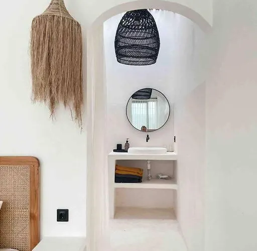 Renovated 2bd Oasis With Pool - Casaera In Main Hub * سمينياك