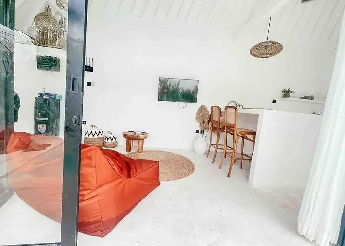 Renovated 2bd Oasis With Pool - Casaera In Main Hub فيلة *