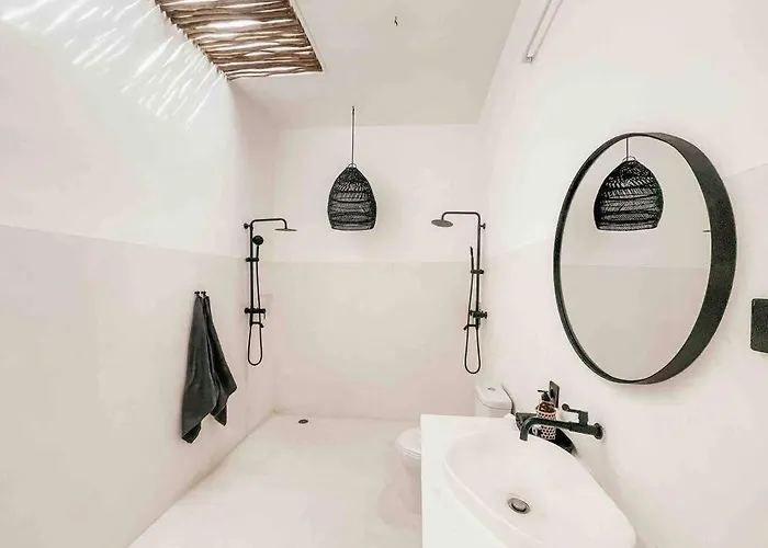 Renovated 2bd Oasis With Pool - Casaera In Main Hub سمينياك